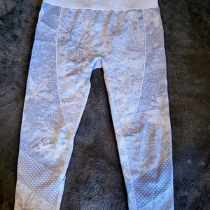 Fabletics Women's Capri Leggings Lavender Lilac Purple Size M